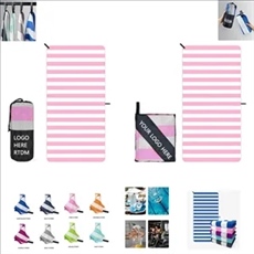 Beach towel with round/square mesh pocket